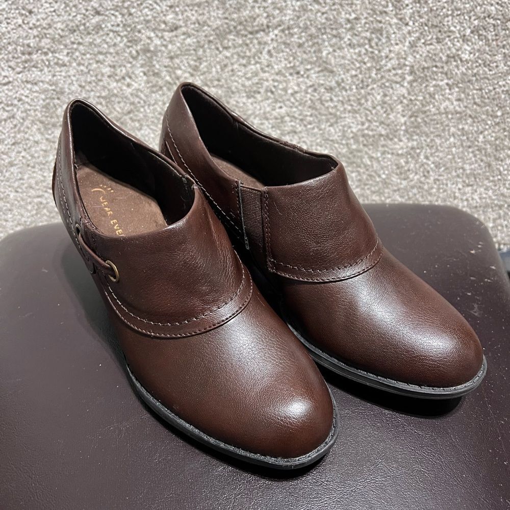Wear Ever Woman’s Brown Slip On Booties Boots Size 6 M